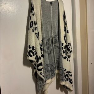 Gorgeous Black and White Open Cardigan! NEW